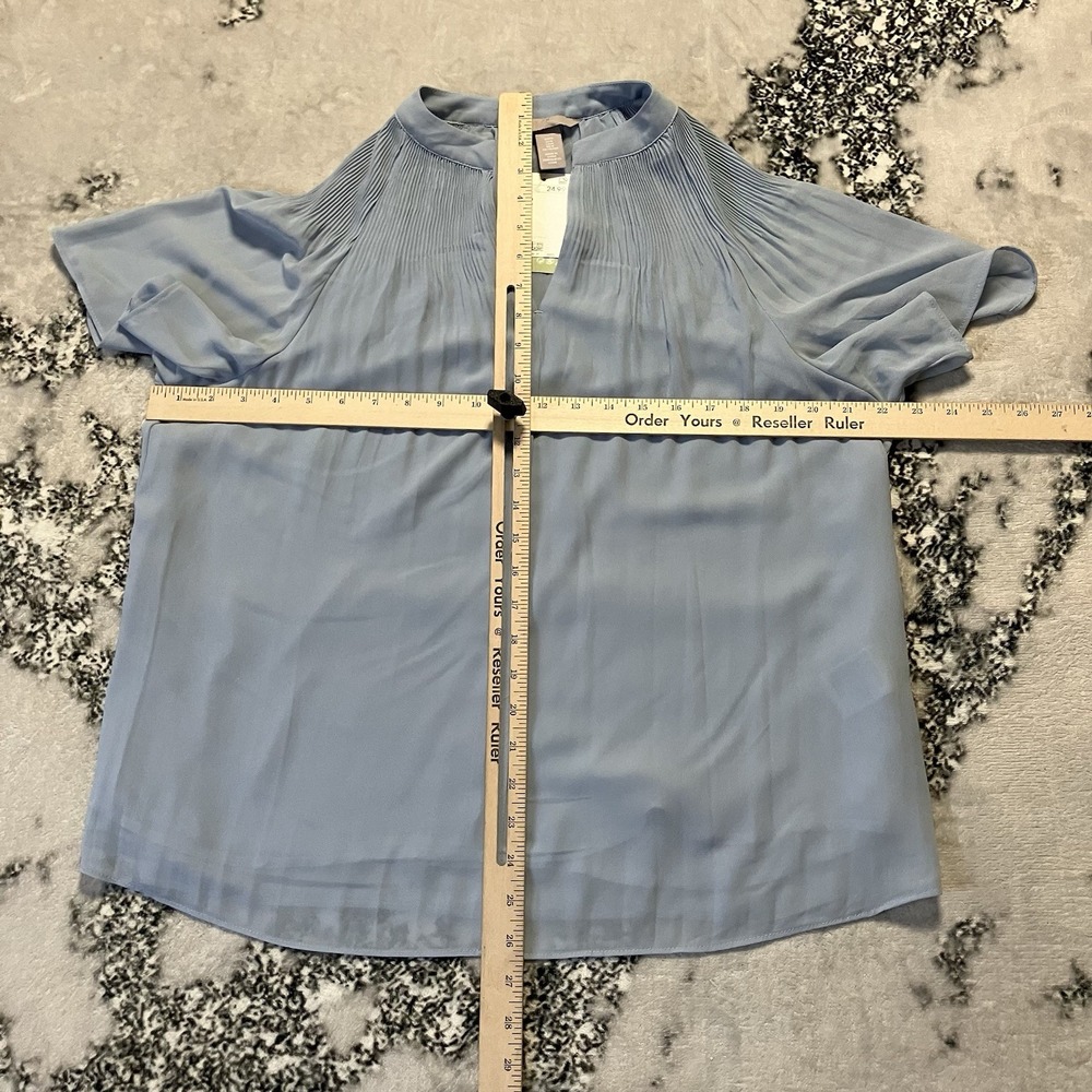 H&M Shirt Womens Sz M Light Blue Chiffon Short Sleeve Top Pleated Collar V-neck - Picture 2 of 7
